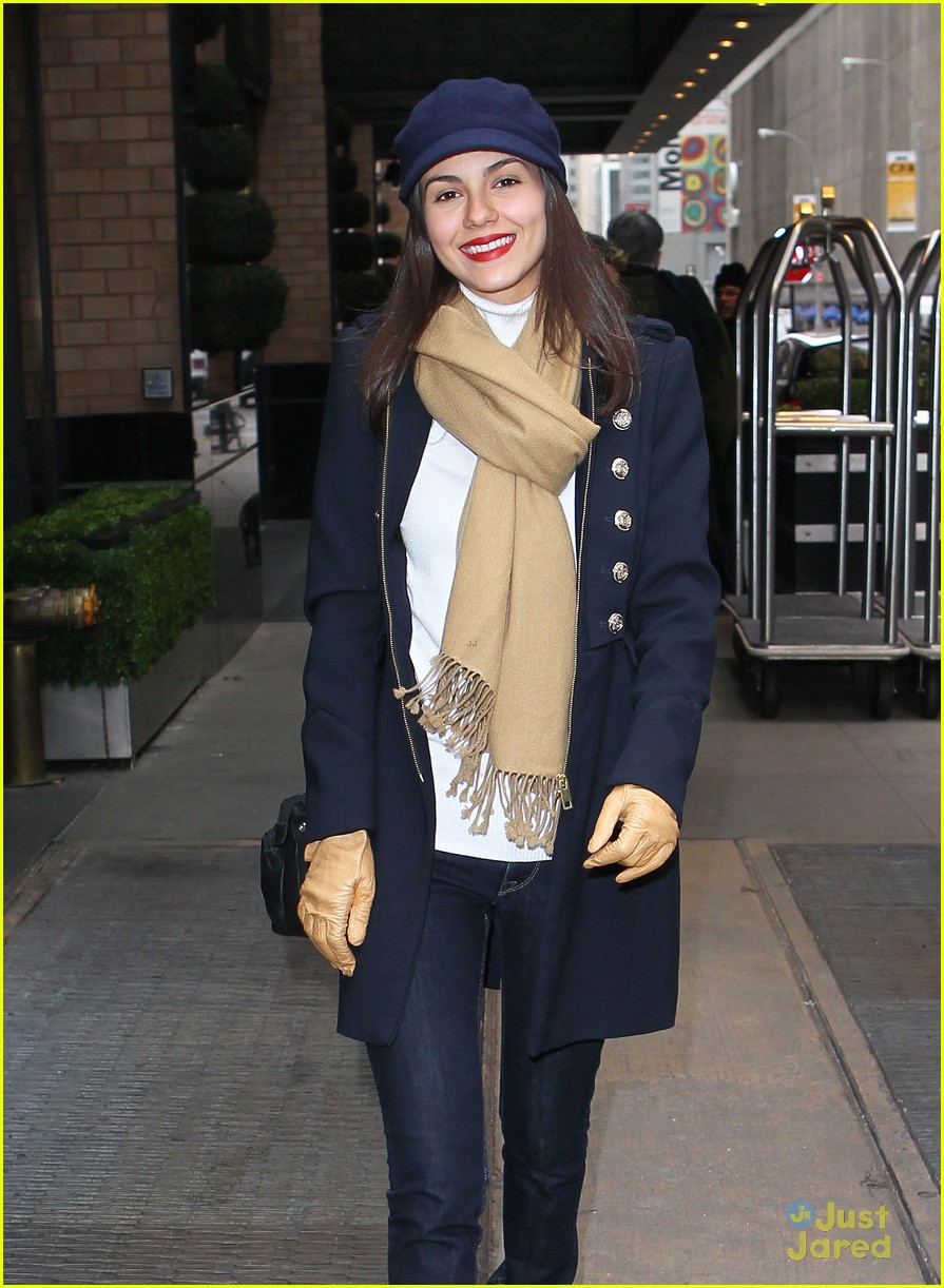 victoria justice bundled up in nyc 11