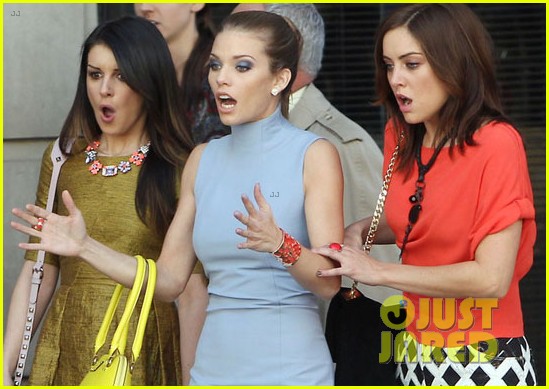annalynne mccord 90210 filming with shenae grimes jessica stroup 04