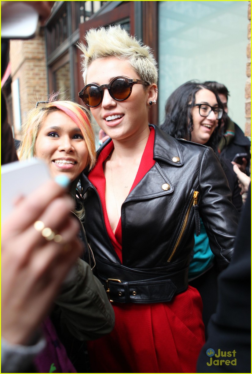 miley cyrus red suit nyc 03