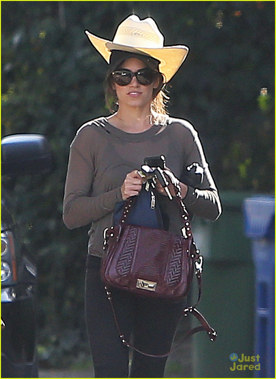 nikki reed two hats 06