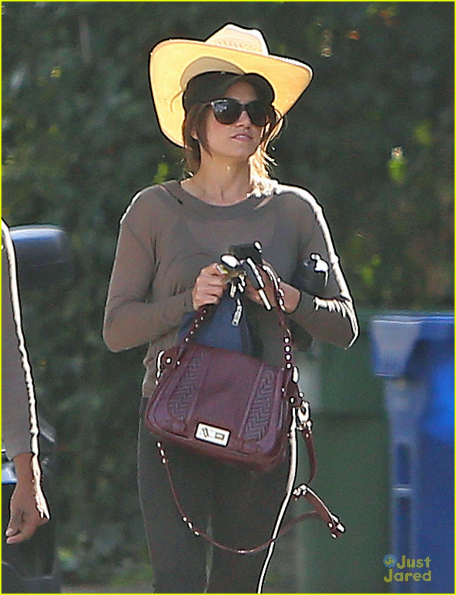 nikki reed two hats 08