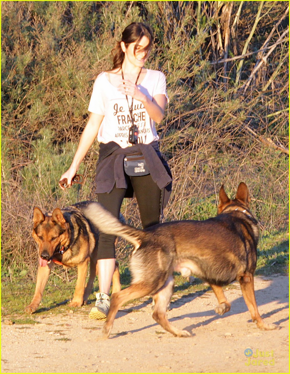 nikki reed hike hills dogs 06