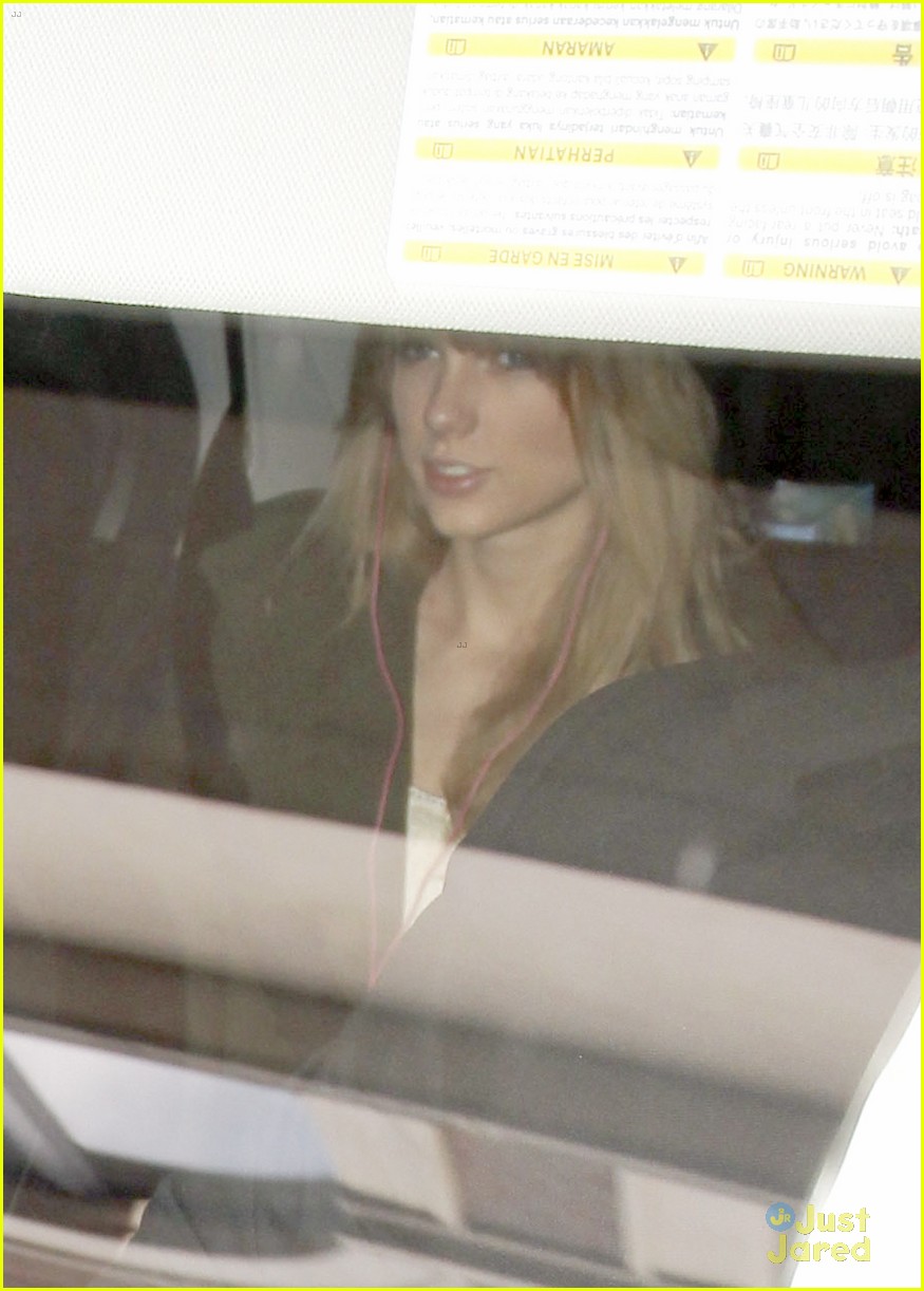 taylor swift brits after party girl 10