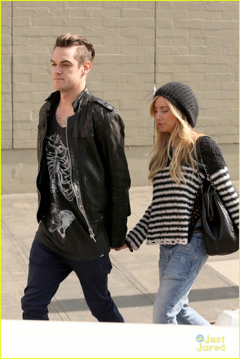 ashley tisdale chris french lunch date 09
