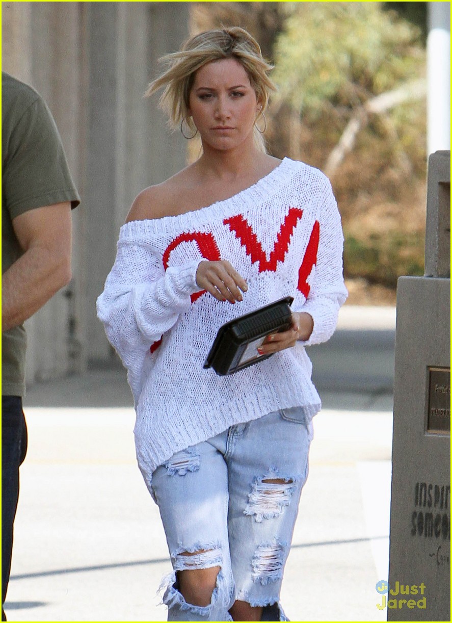 ashley tisdale valentines day with christopher french 24