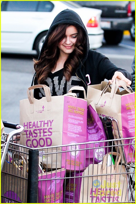 ariel winter whole foods stop with sister shanelle 04