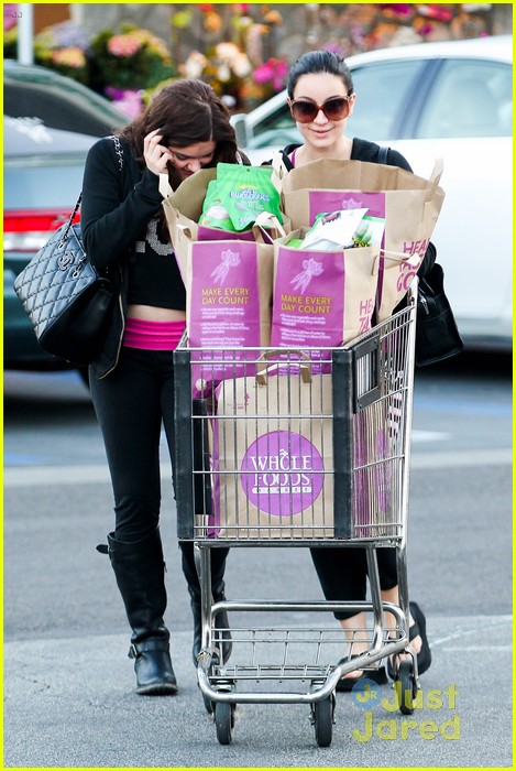 ariel winter whole foods stop with sister shanelle 09