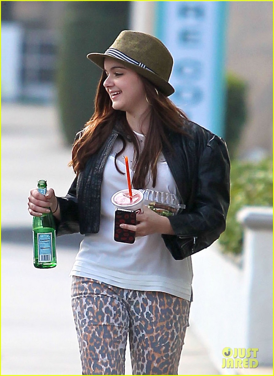 ariel winter jamba juice with sister shanelle 02