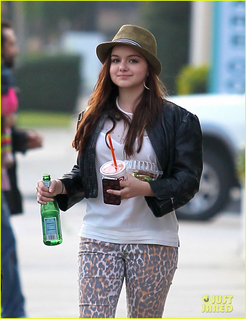 ariel winter jamba juice with sister shanelle 08