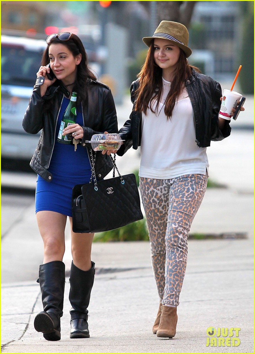 ariel winter jamba juice with sister shanelle 09