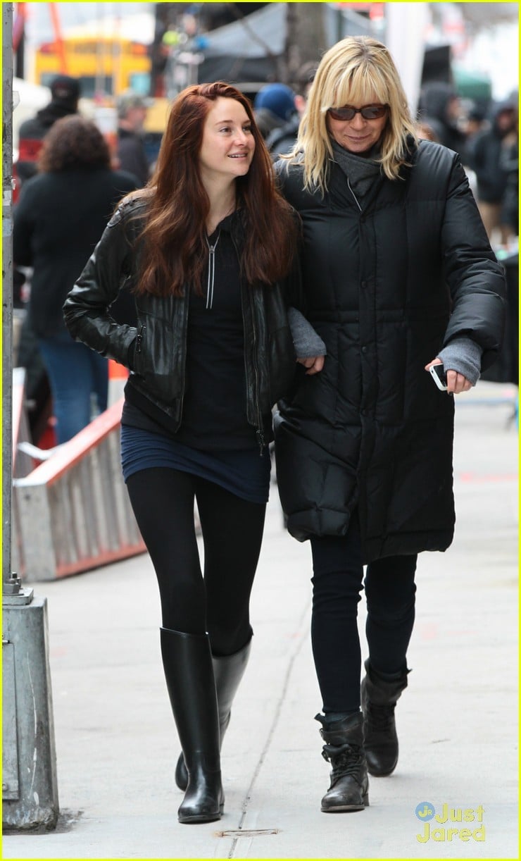 shailene woodley red hair for amazing spider man 2 filming 07
