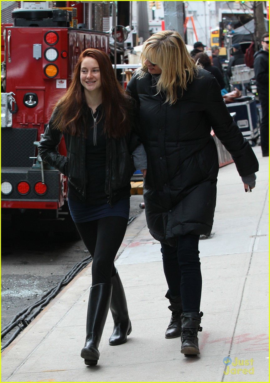 shailene woodley red hair for amazing spider man 2 filming 08