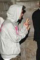 justin bieber post show peace signs 15