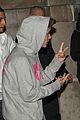 justin bieber post show peace signs 17