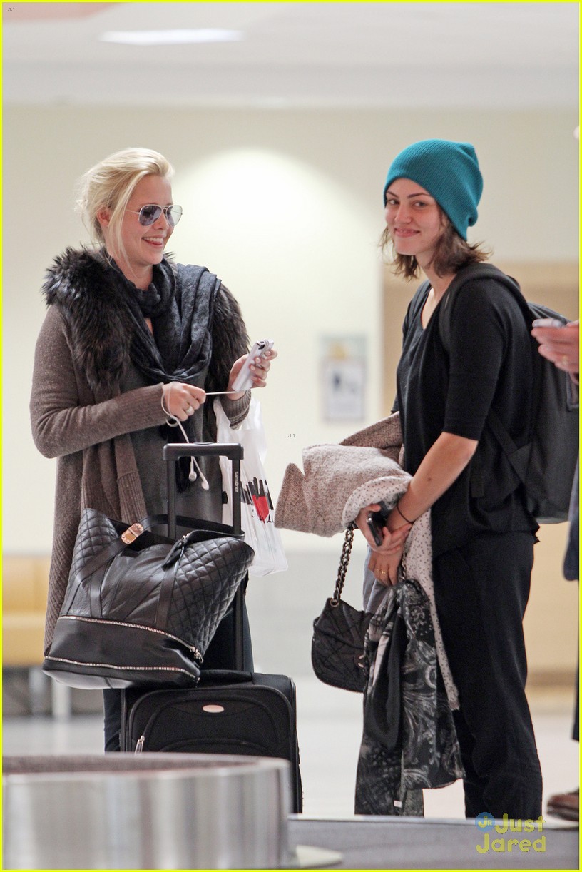 phoebe tonkin claire holt new orleans duo 01