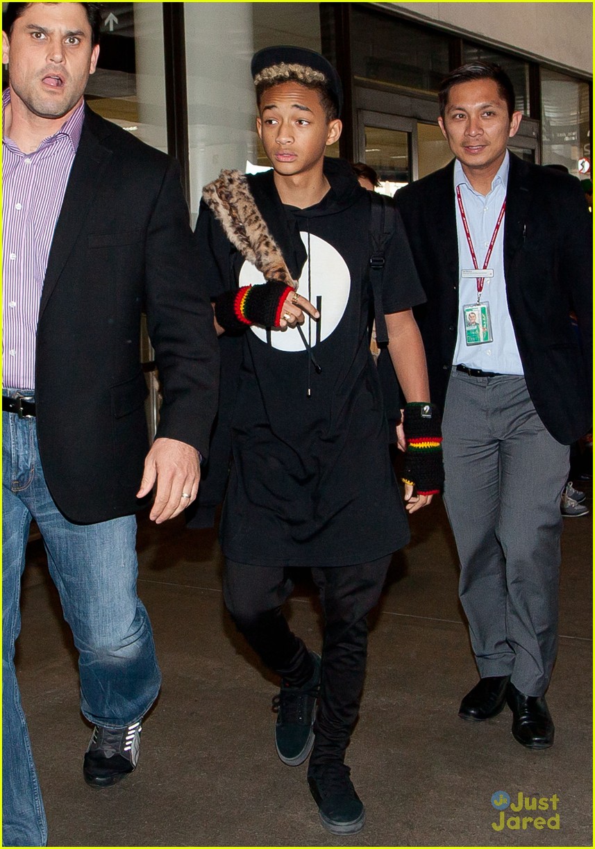jaden smith lax arrival with brother trey 01