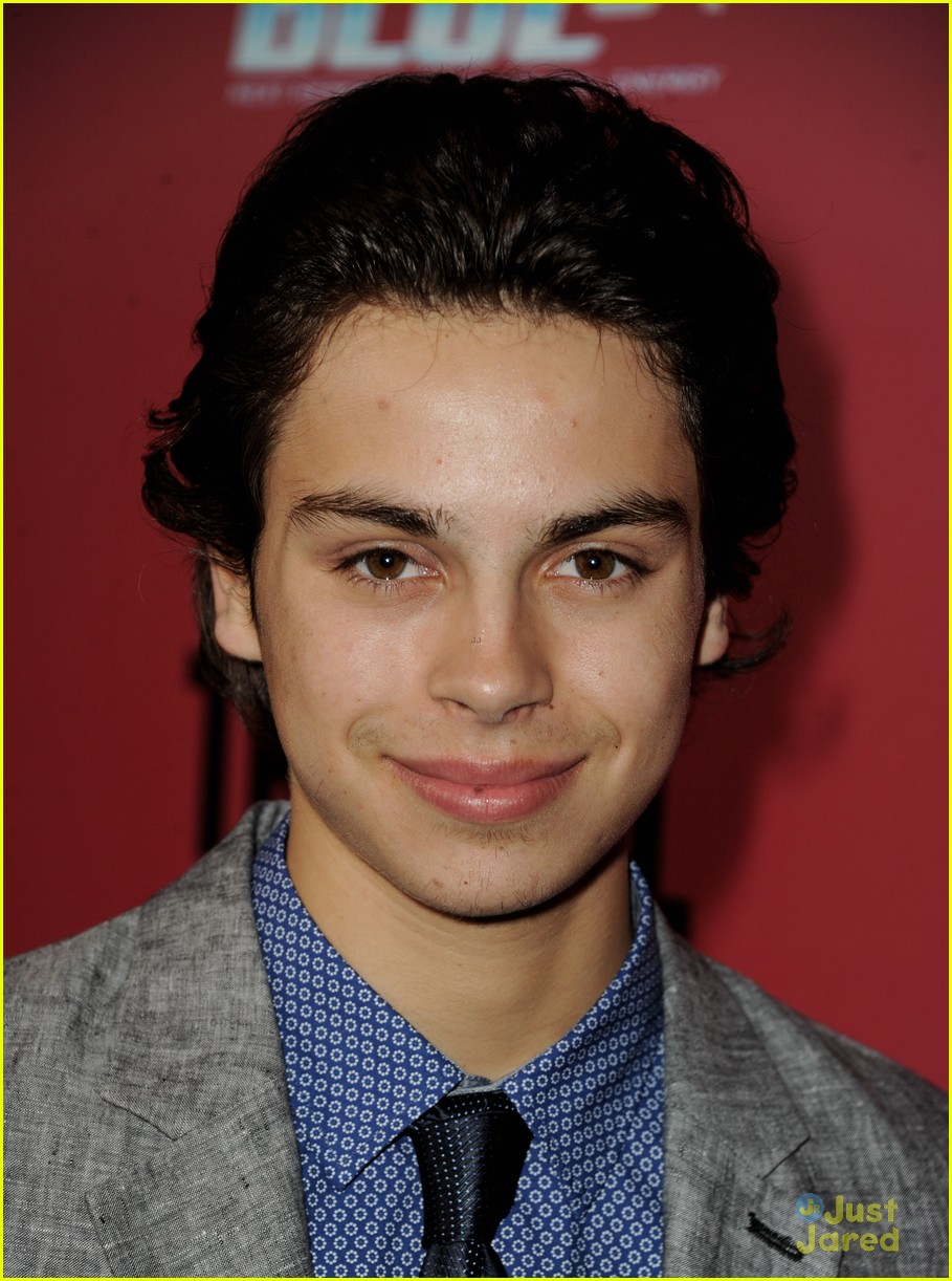 jake t austin the call red carpet premiere 04