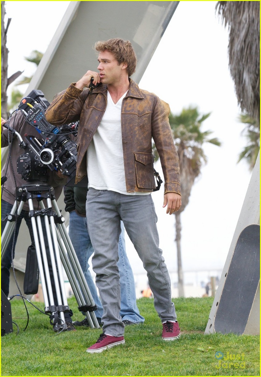 lincoln lewis westside filming in venice beach 05