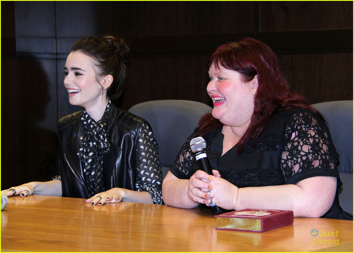 lily collins book signing 04