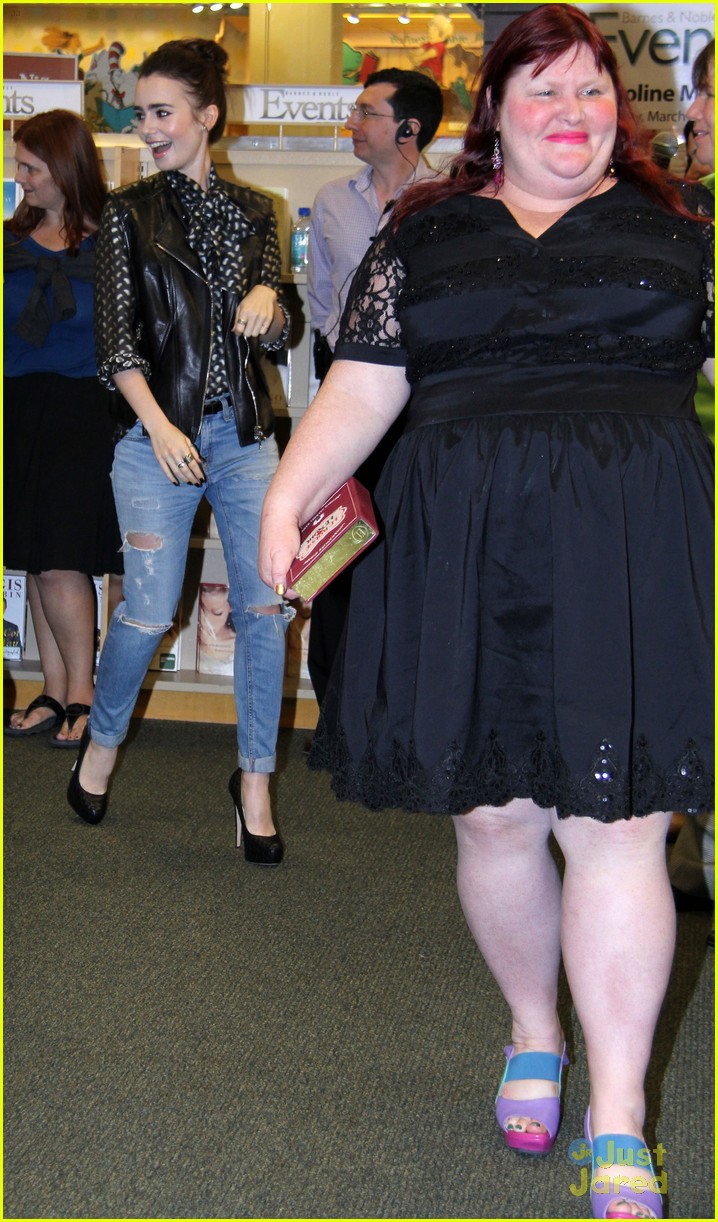 lily collins book signing 07