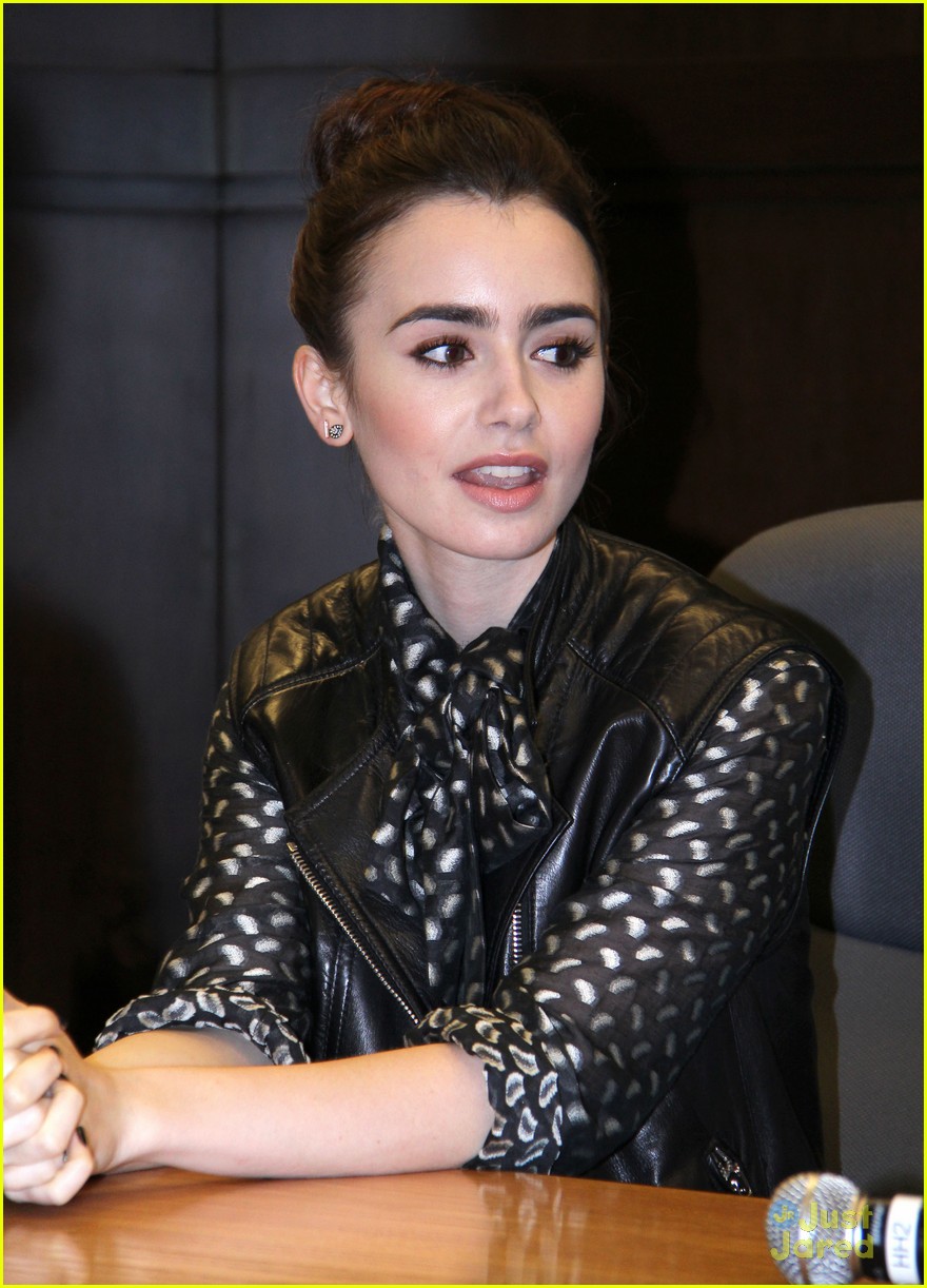 lily collins book signing 09
