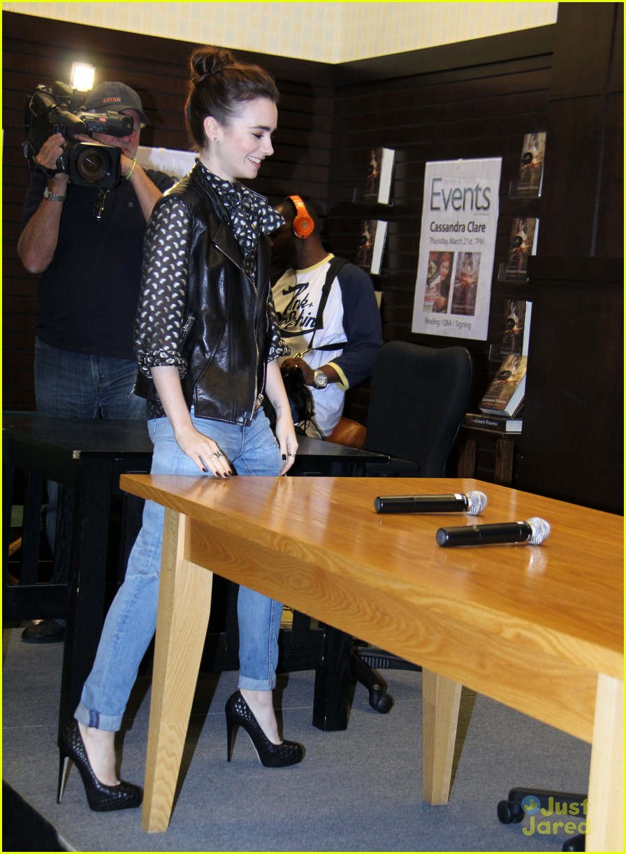 lily collins book signing 11