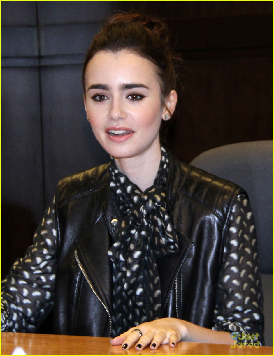 lily collins book signing 12