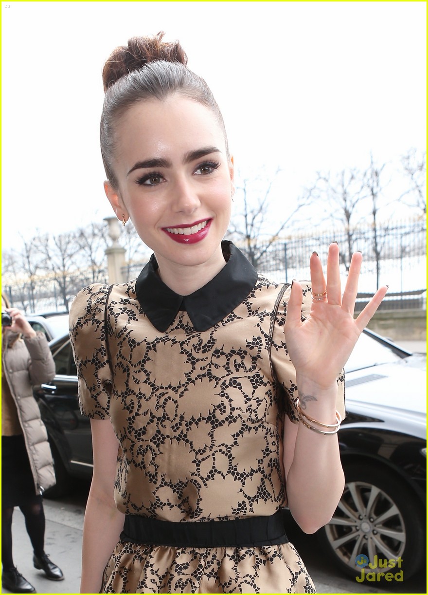 lily collins lv pfw 04