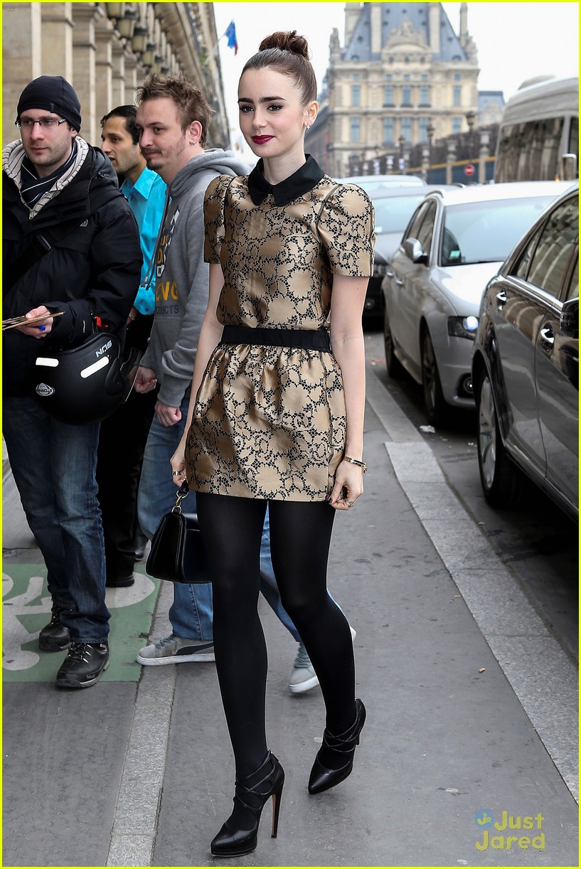 lily collins lv pfw 09