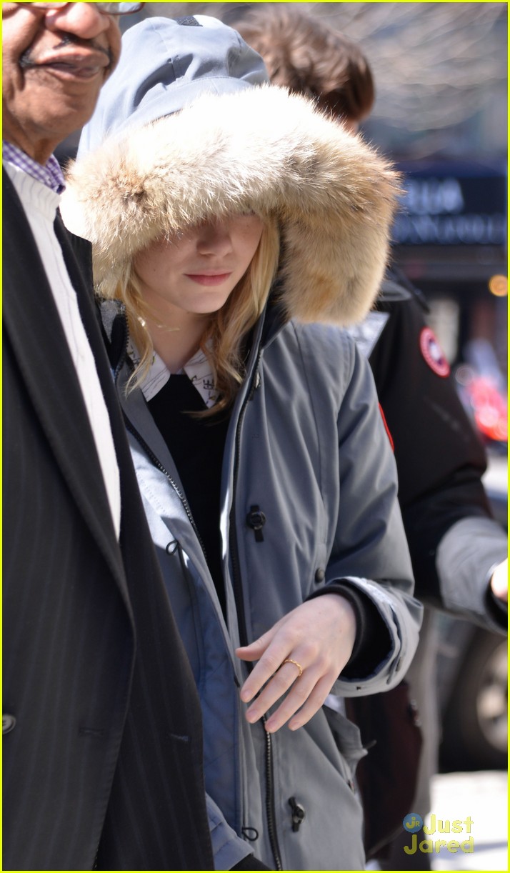 emma stone andrew garfield big apple outing 02