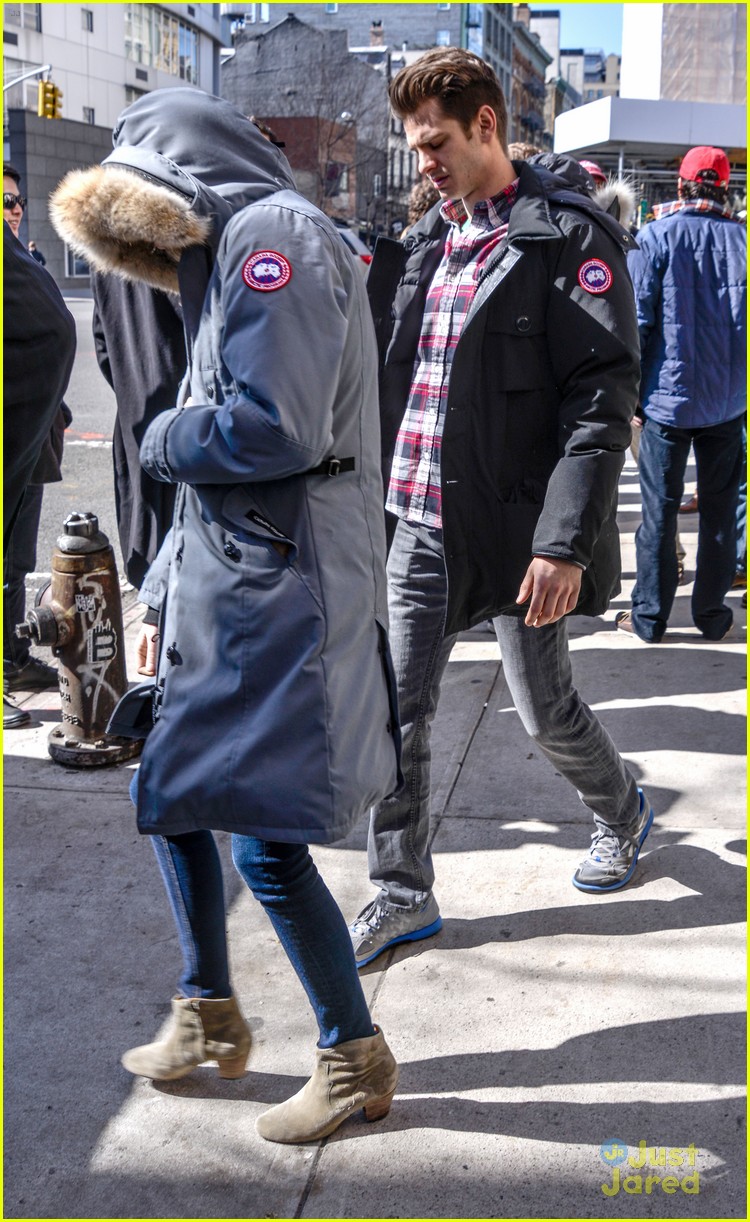 emma stone andrew garfield big apple outing 10