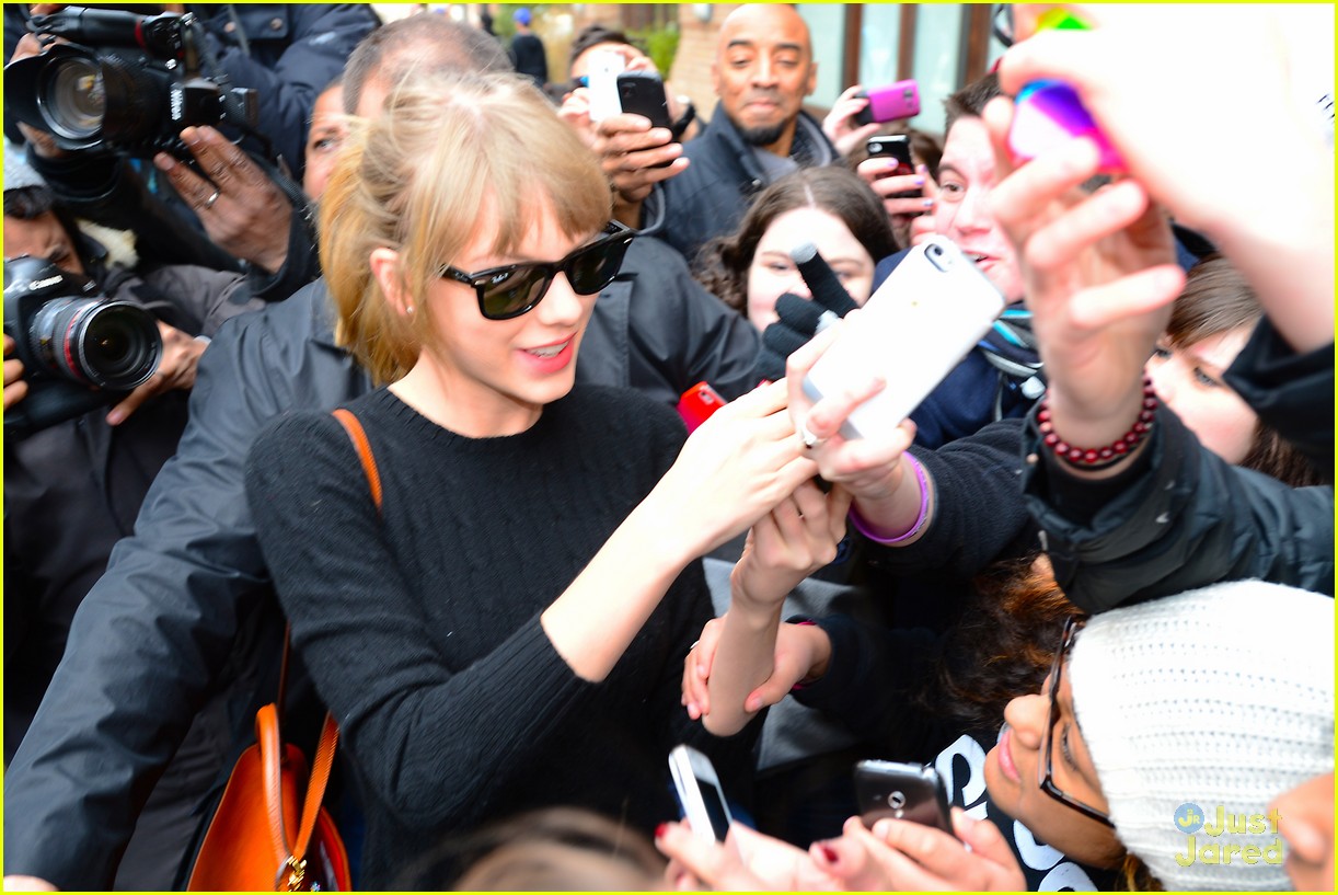 taylor swift hotel nyc fans 04