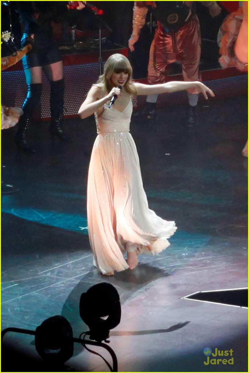 taylor swift omaha red tour 07
