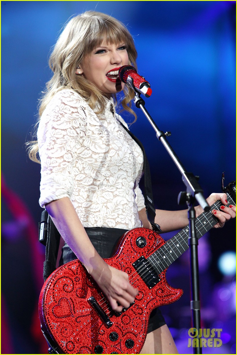 taylor swift drive by train red tour video 02