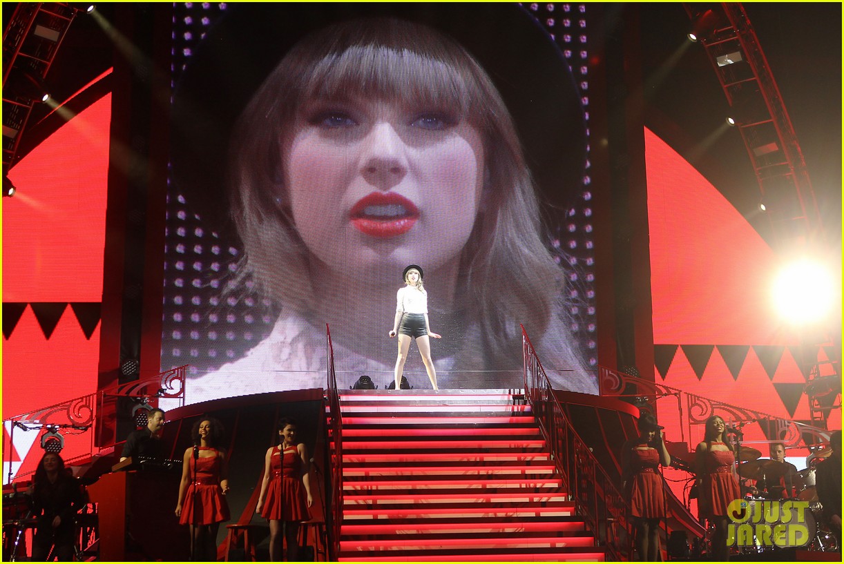 taylor swift drive by train red tour video 06