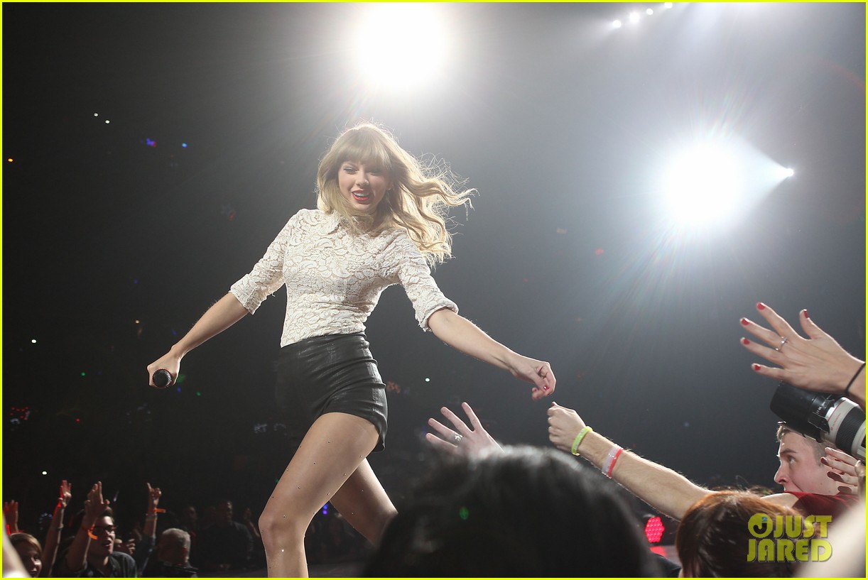 taylor swift drive by train red tour video 08