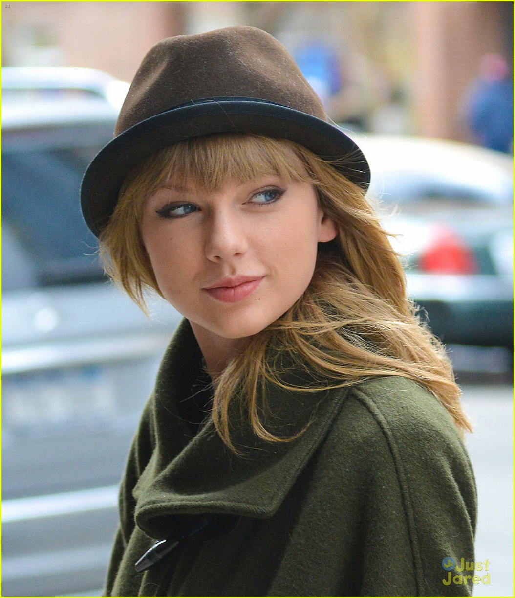 taylor swift i cant stop listening to fall out boy 04