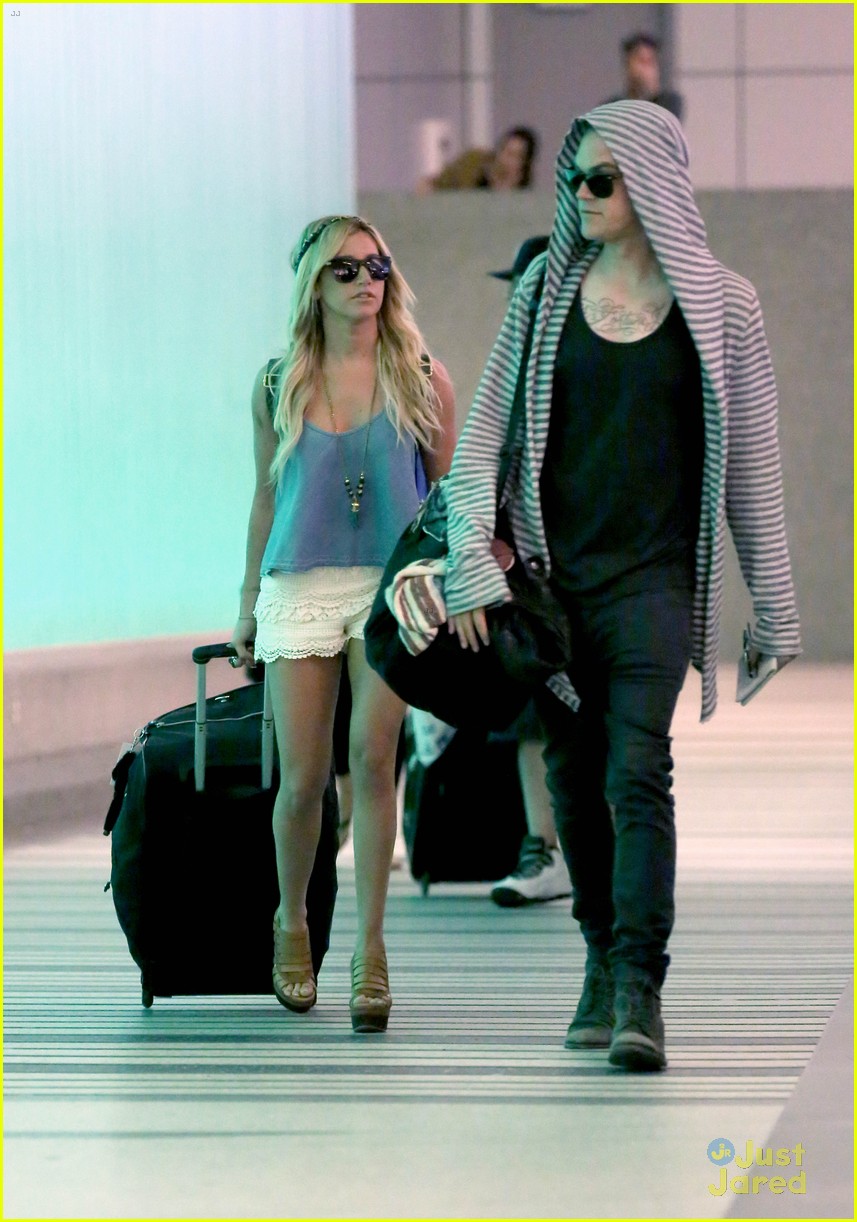 ashley tisdale christopher french back from vacay 05