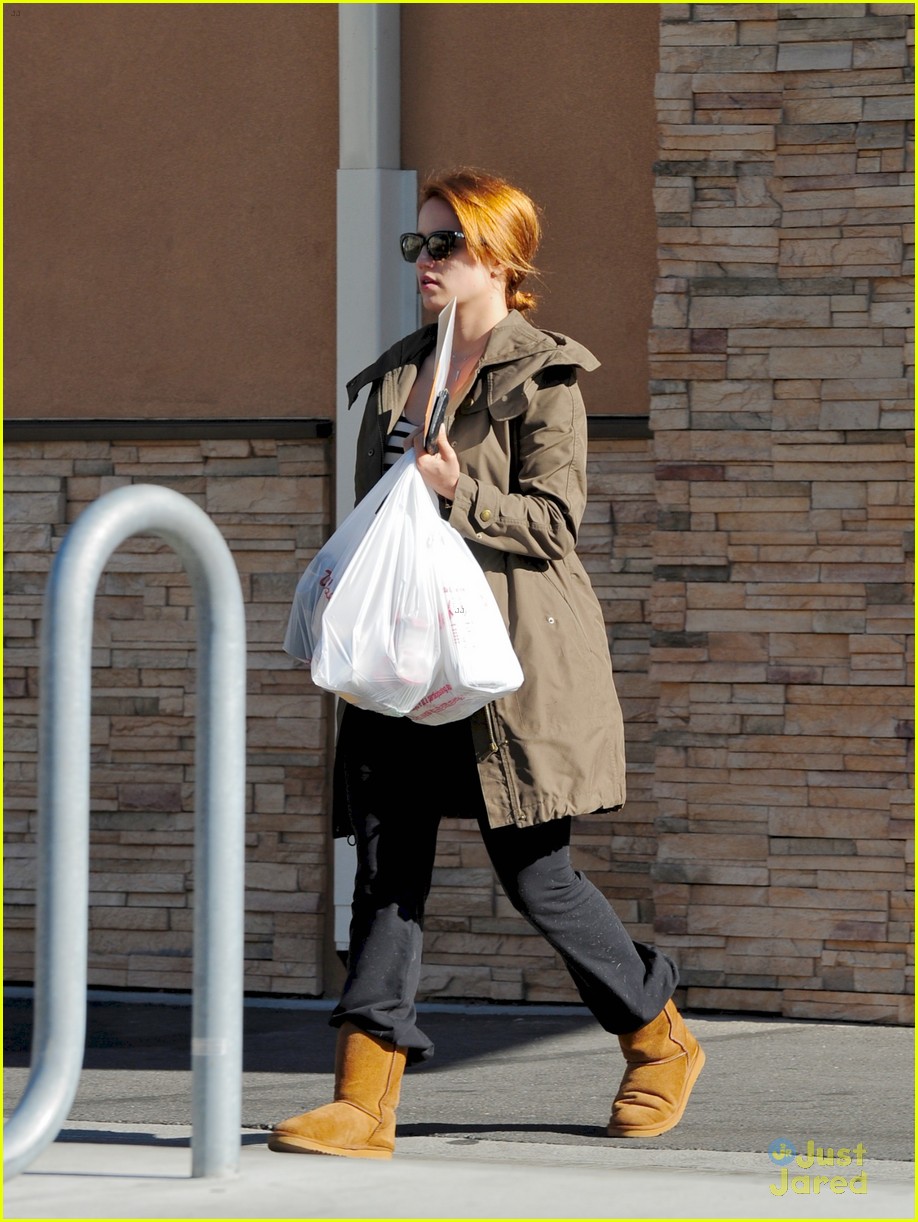 dianna agron lax depature following pharmacy stop 01