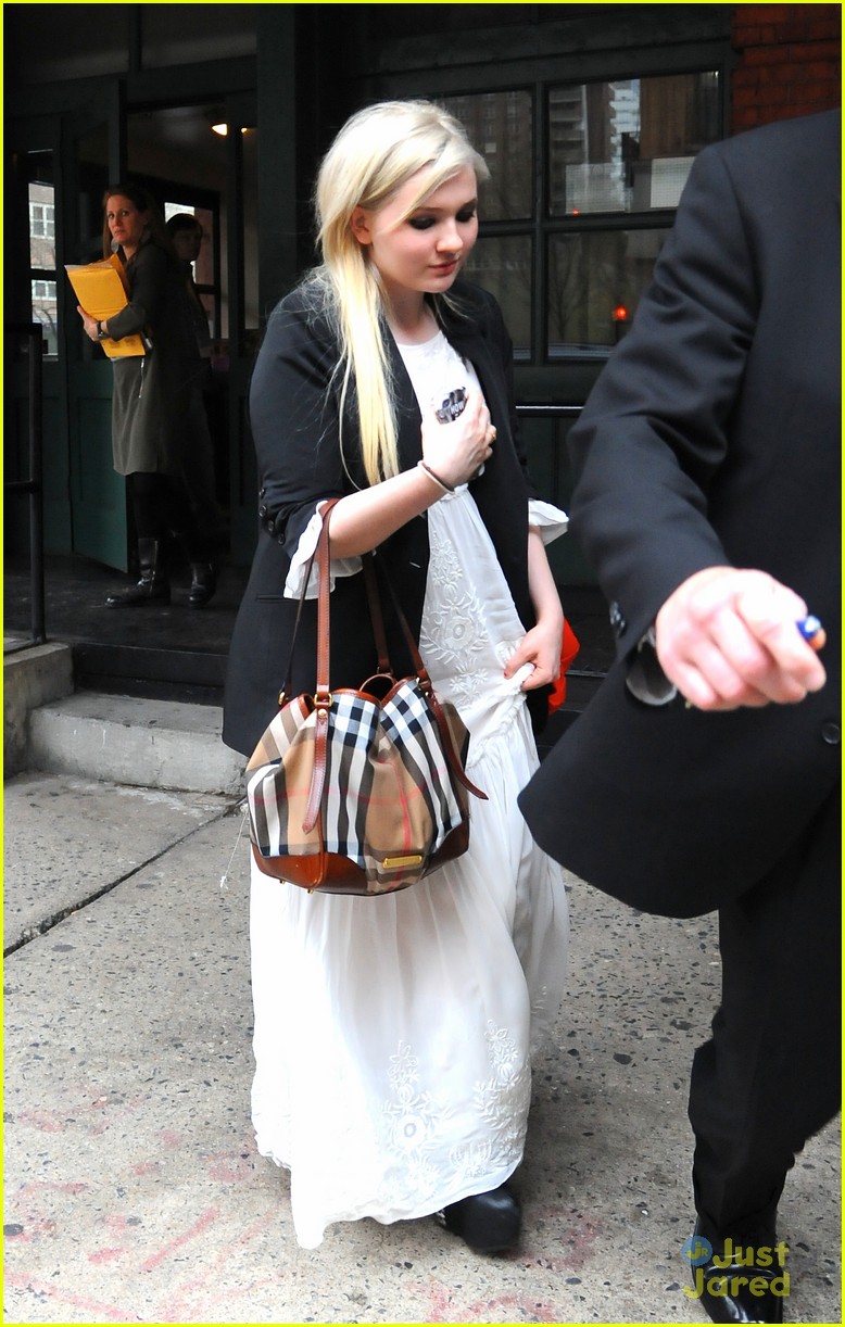 abigail breslin tribeca welcome lunch 05