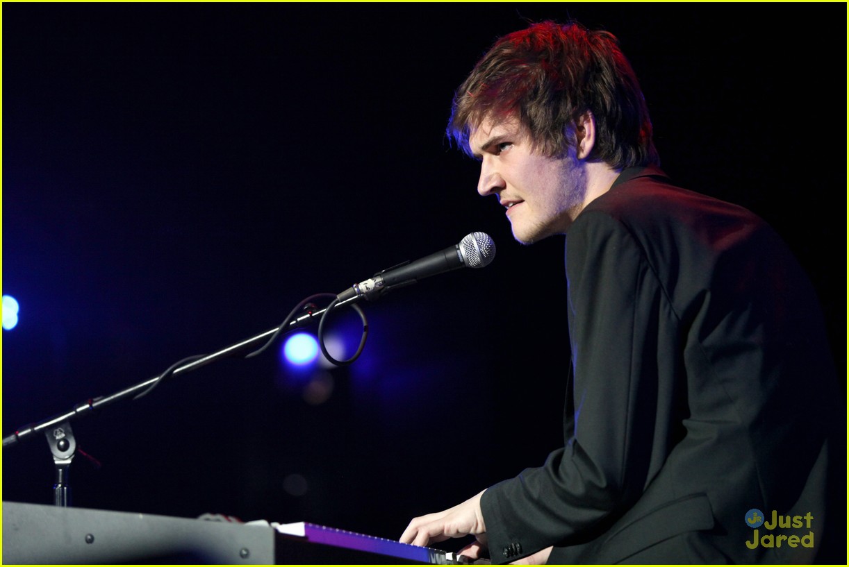 Bo burnham перевод. Бо Бернем стендап. Бо Бёрнем 2021. Бо Бёрнем inside. Бо Бернем американский комик.