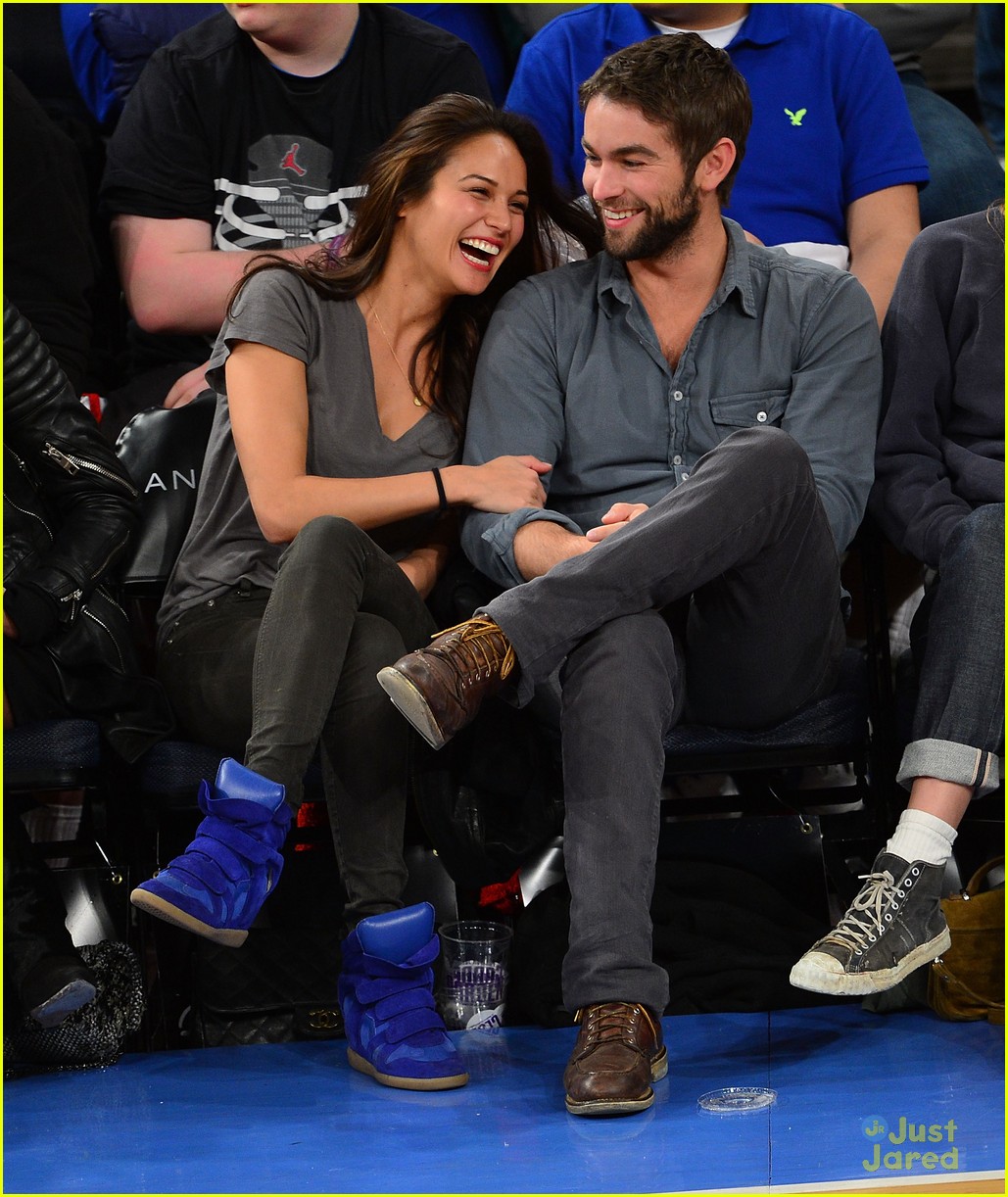 chace crawford rachelle goulding knicks game night 03