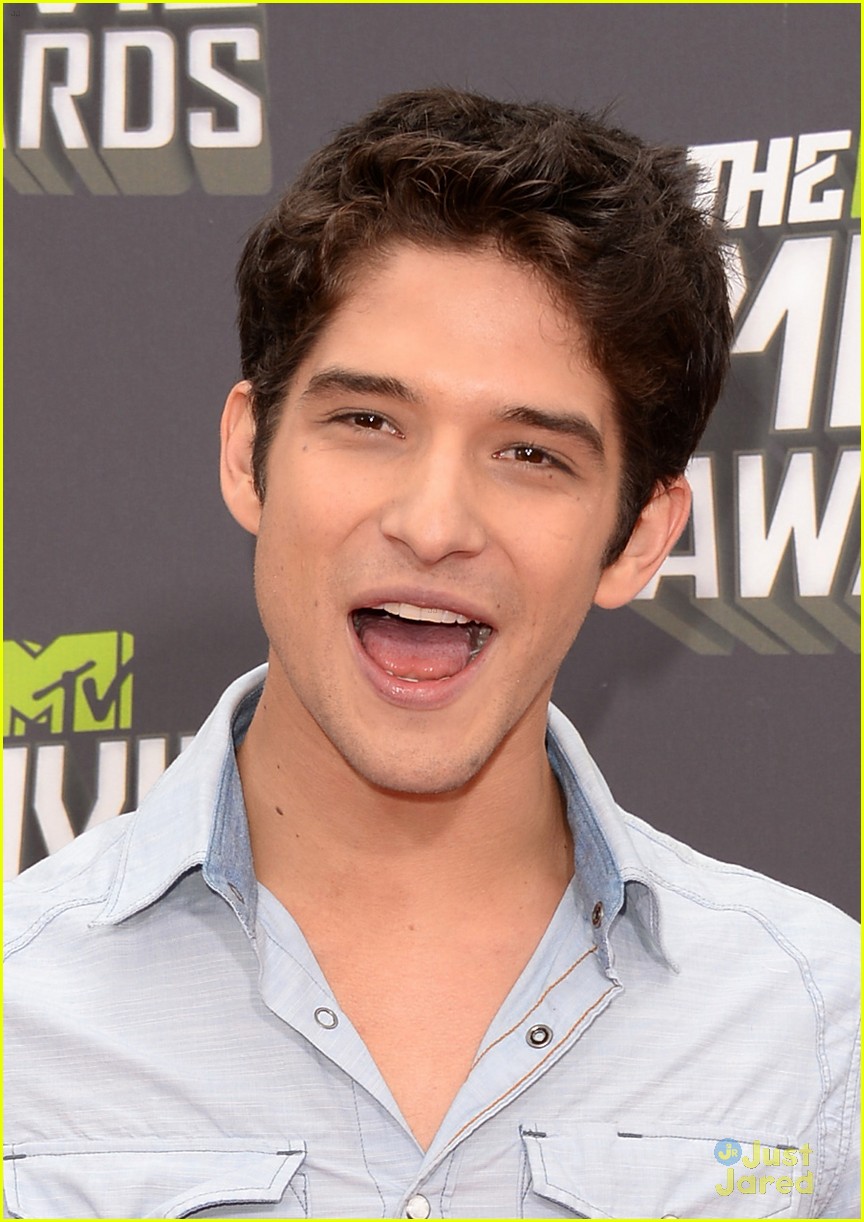 crystal reed dylan obrien tyler posey mtv movie awards 04