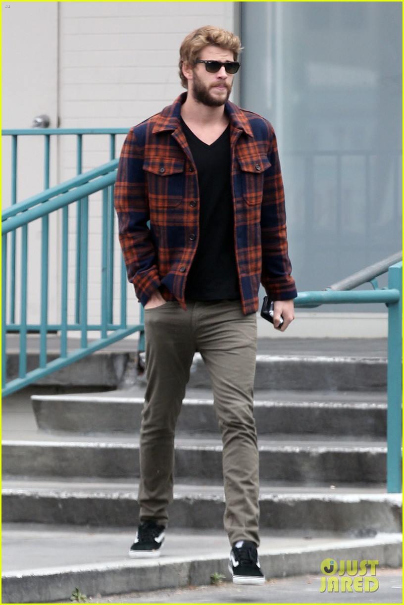 miely cyrus liam hemsworth separate solo out 22