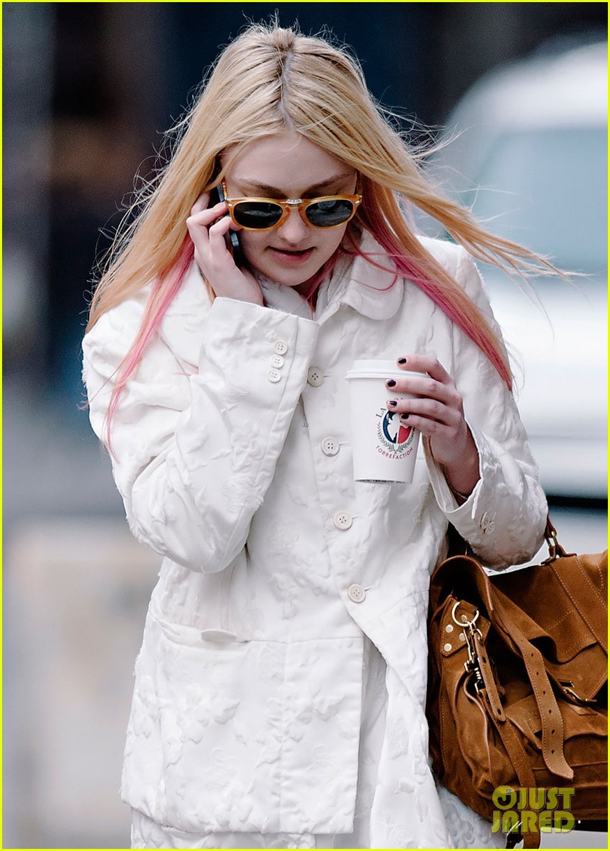 Full Sized Photo of dakota fanning pink hair pretty 01 | Dakota Fanning ...