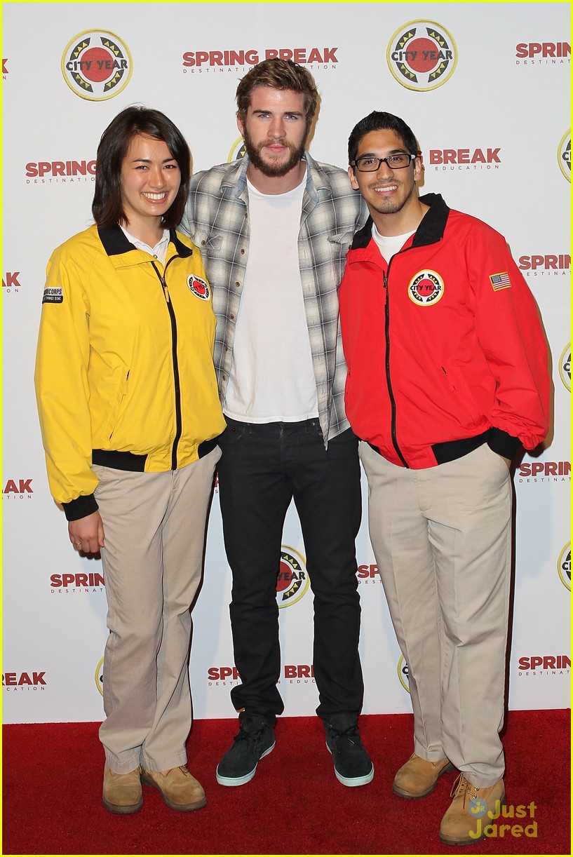liam hemsworth city year fundraiser with brothers 03