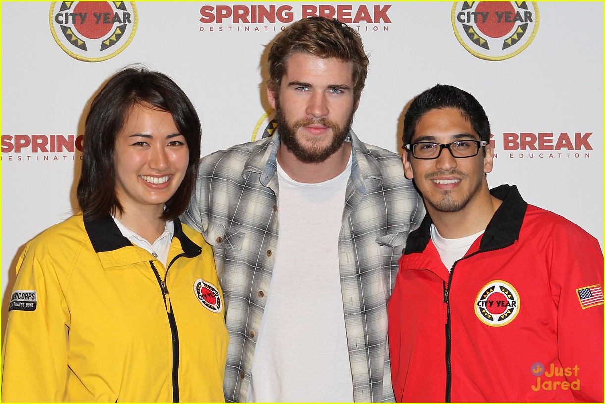 liam hemsworth city year fundraiser with brothers 04