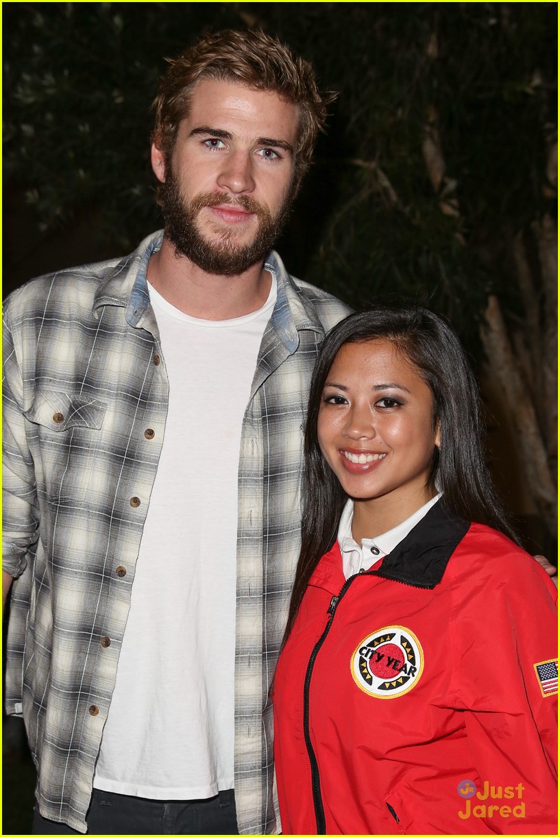 liam hemsworth city year fundraiser with brothers 05