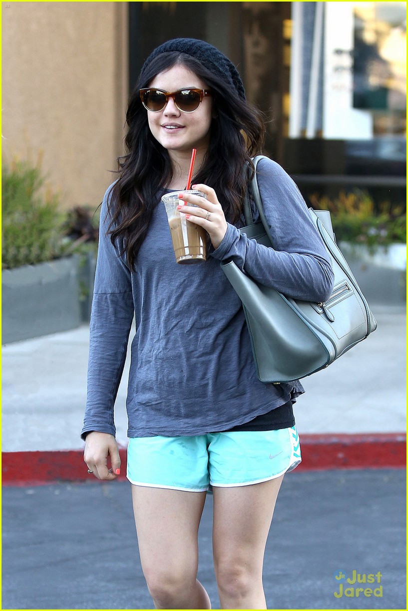 lucy hale shopping friends 01