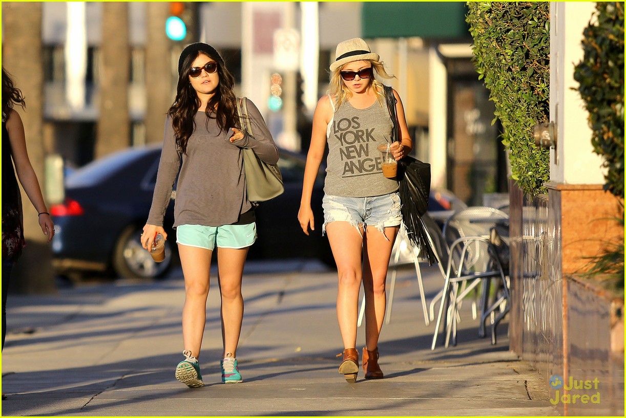 lucy hale shopping friends 08